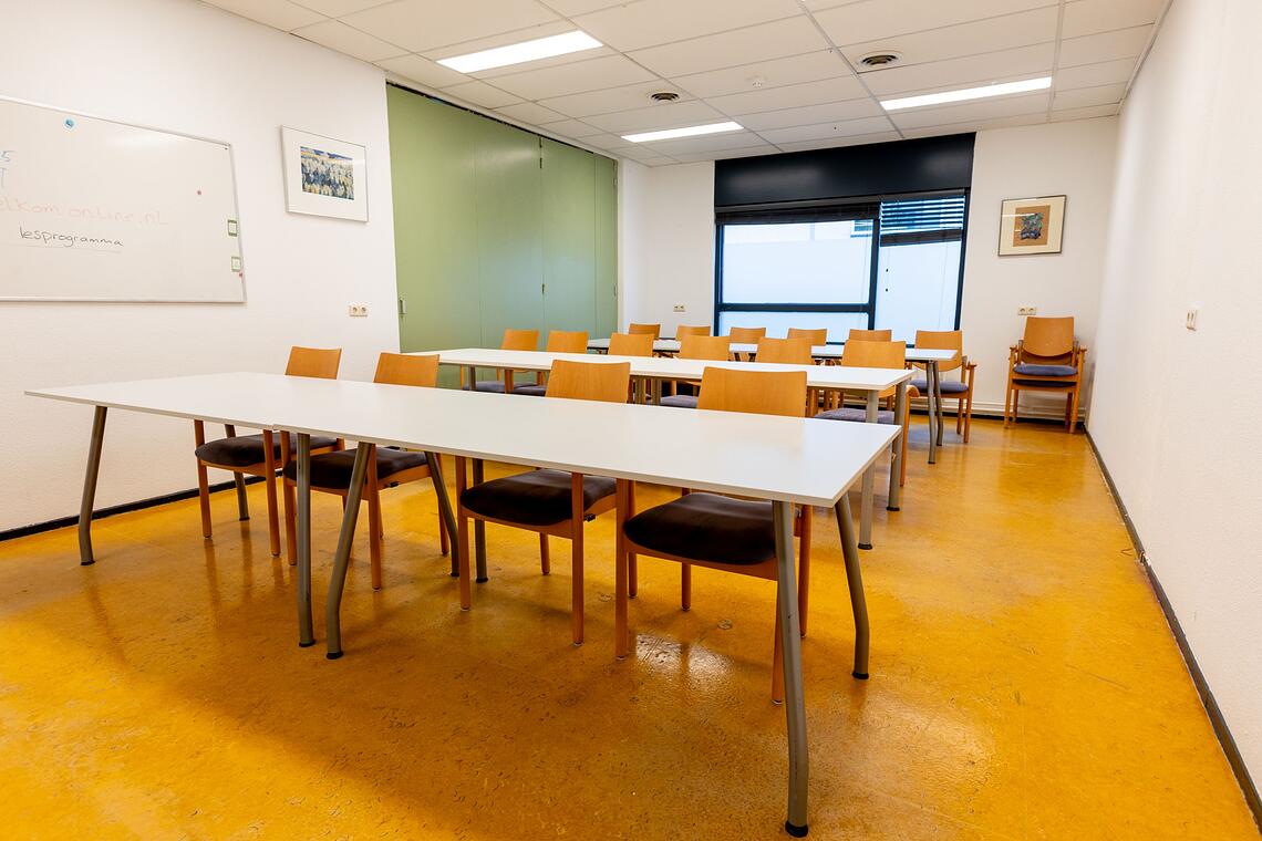 ruime zaal te huur voor sport, spel of vergadering